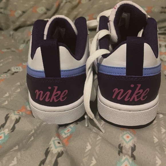 Nikes - Picture 2 of 10